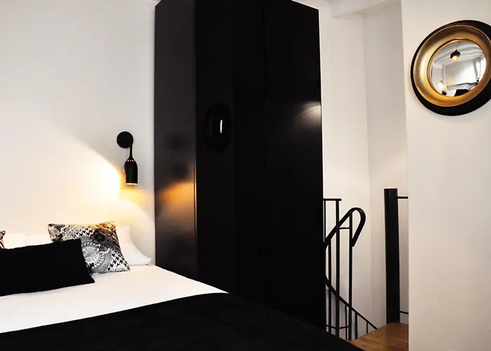 Charming Duplex In Montmartre شقة باريس