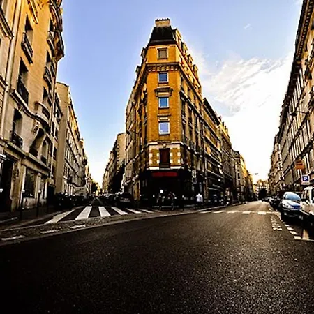 Charming Duplex In Montmartre דירה