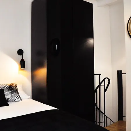Charming Duplex In Montmartre דירה פריז